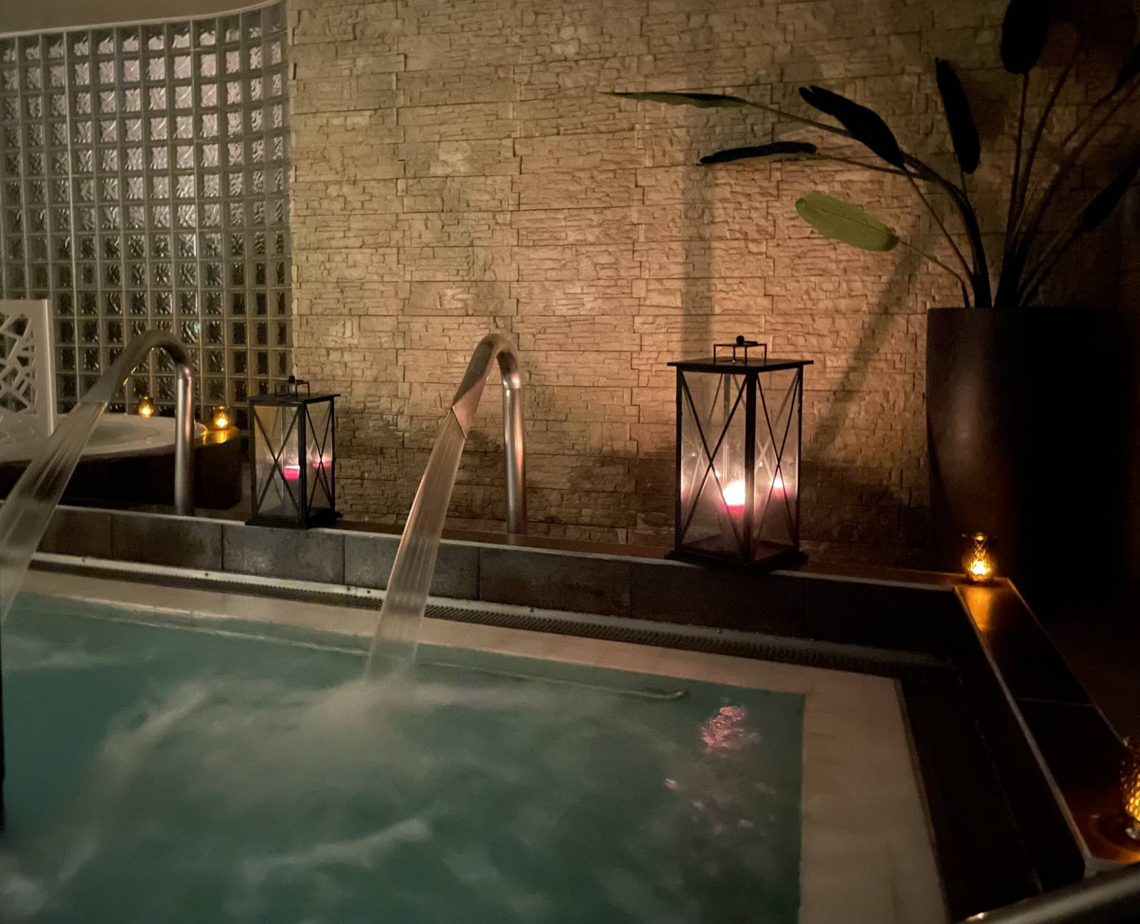 Notre spa nocturne tous les 1ers vendredis du mois dans un spa à côté de Nantes.