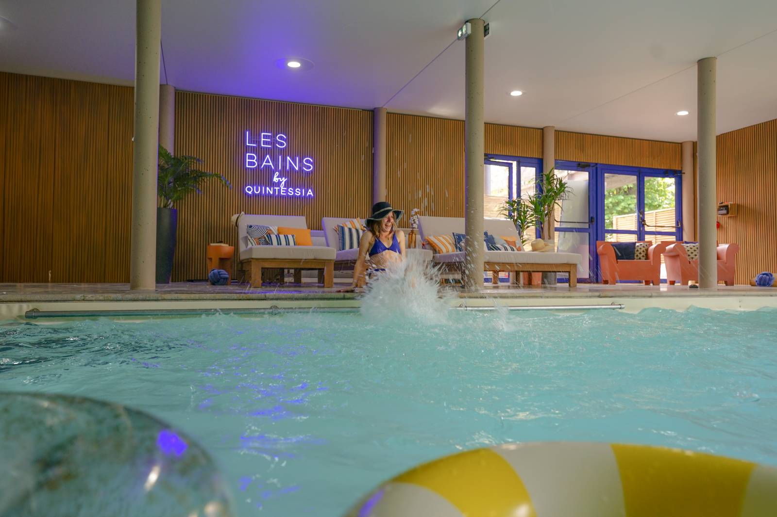 Un hôtel avec piscine à Nantes
