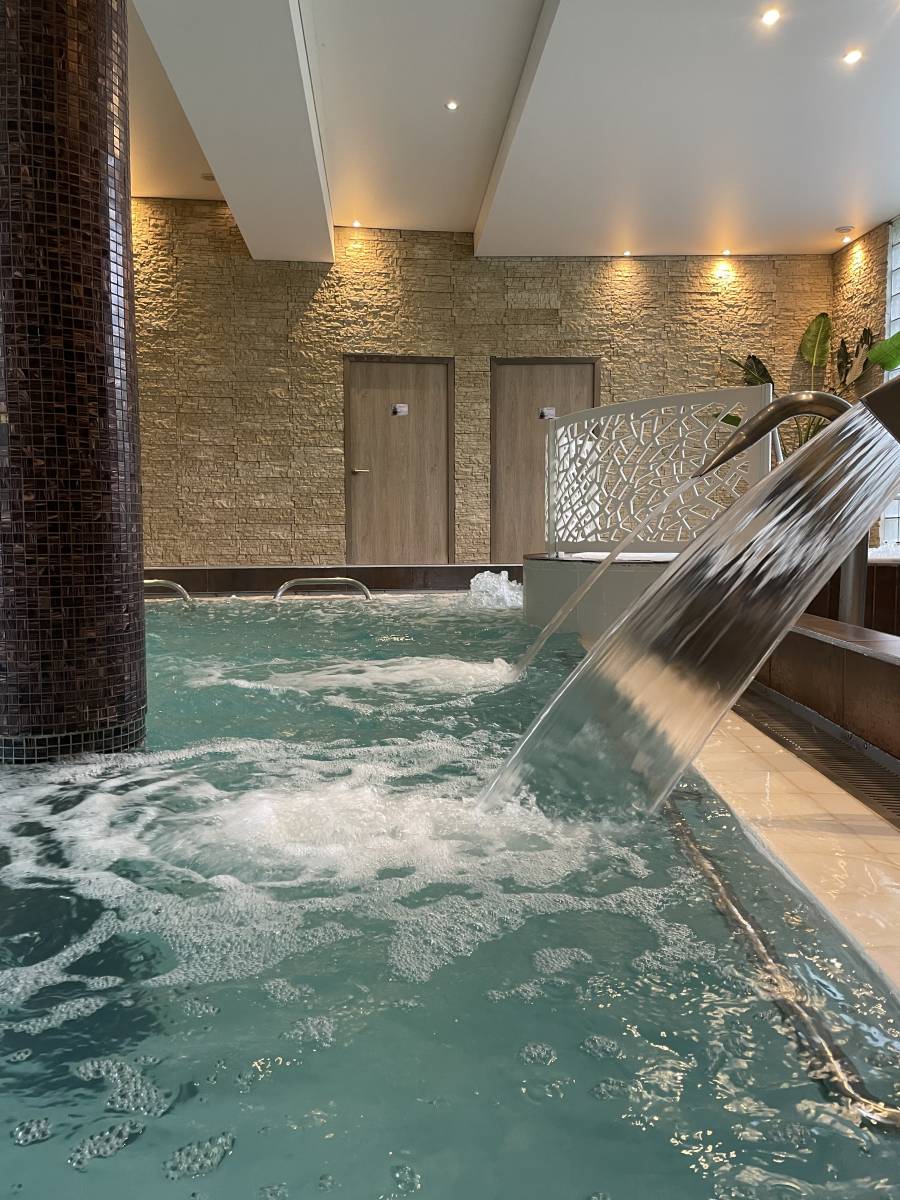 Réserver un hôtel et spa à Orvault, proche de Nantes pour la soirée de la Saint-Valentin.