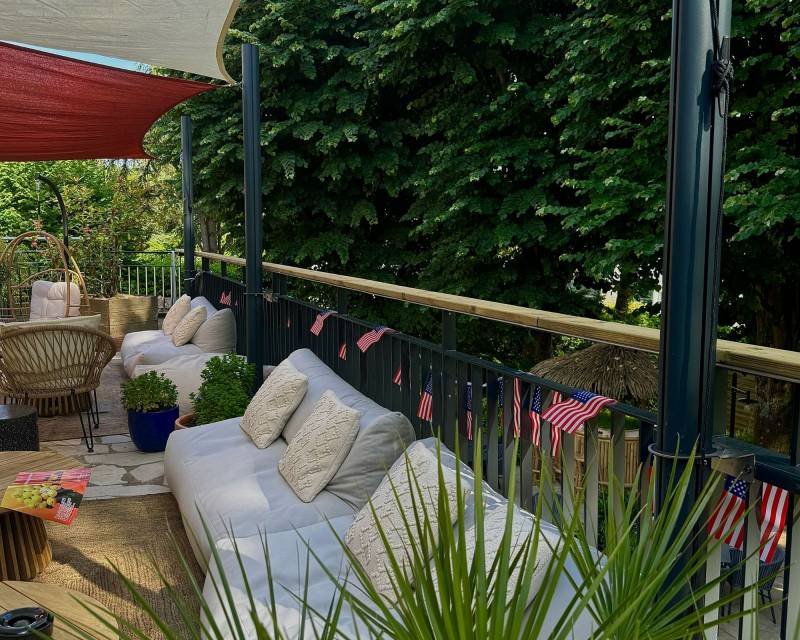 Privatisation et soirée américaine au Quintessia à Nantes.