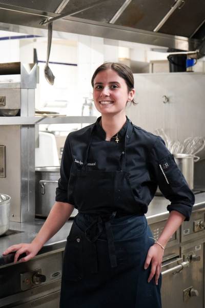 Isa-Lys Rosset, apprentie cuisinière au restaurant Le Jardin du Quintessia