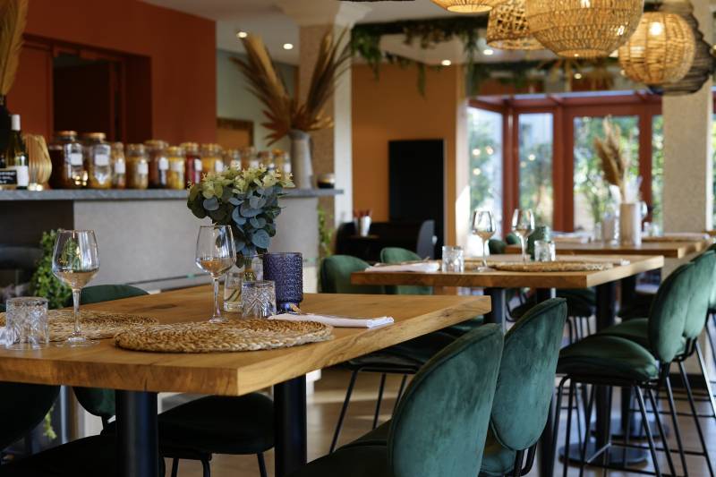 Un espace détente avec spa de 600m² et prestations de massages et de soins à Nantes.