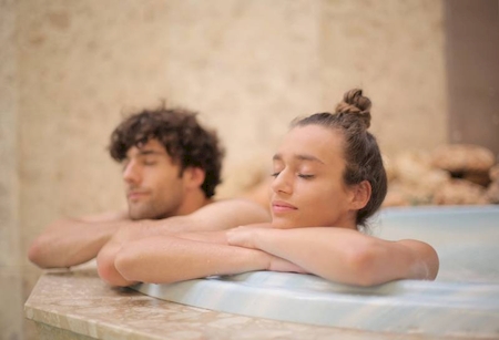 Notre zone d'activité pour ce service Plan a romantic weekend with spa dinner and private hotel room for couples seeking intimacy and wellness moments together